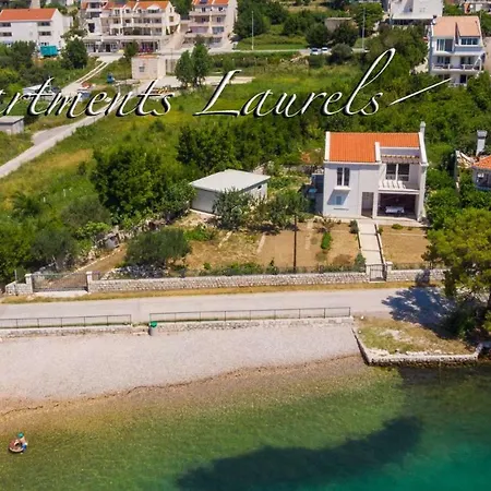 Apartment Laurels *