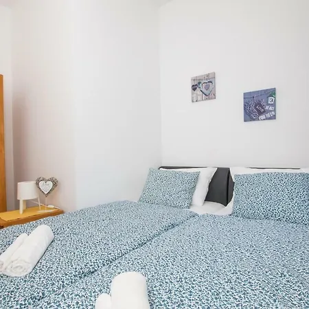 Laurels Apartment
